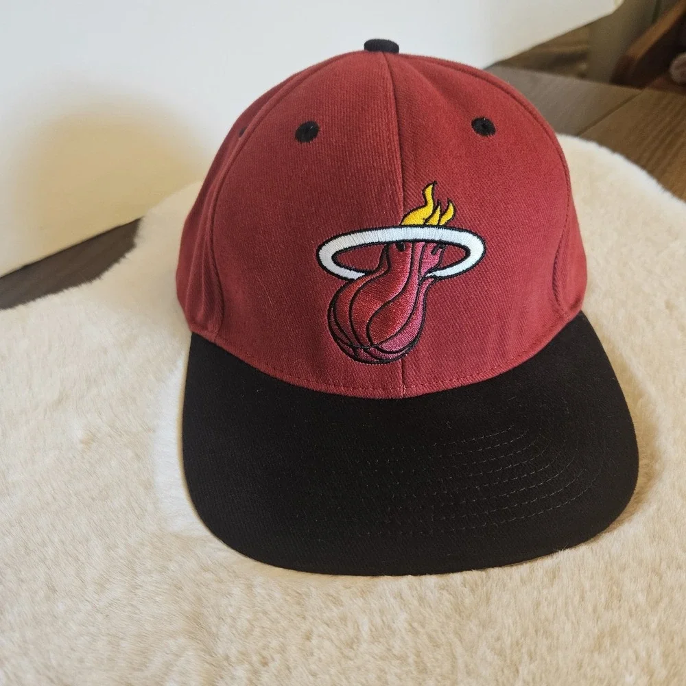 Vintage NBA Miami Heat LOGO Snapback Hat 90s Adidas NEW Red / Black